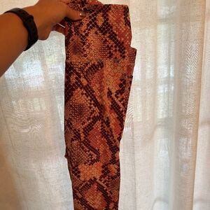 Women's Old Navy Capri Workout Leggings Animal Print